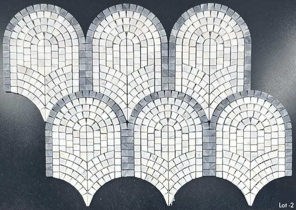 Mosaico blanco perla y Bardiglio Nuvolato Curvosa pulido
