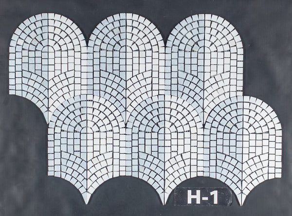 Mosaico azul celeste y blanco Thassos Dual Curvosa pulido