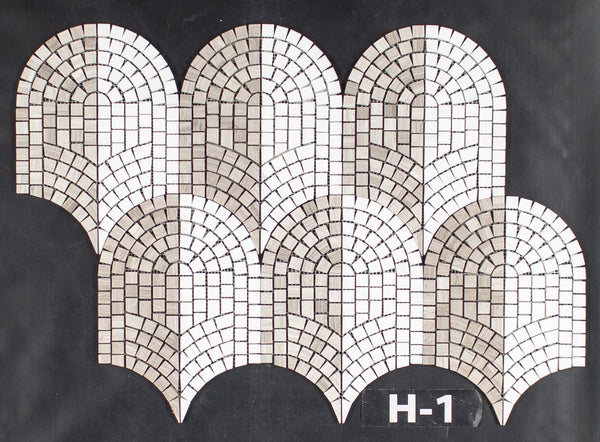 Mosaico de doble curvatura de dolomita y madera de playa pulido