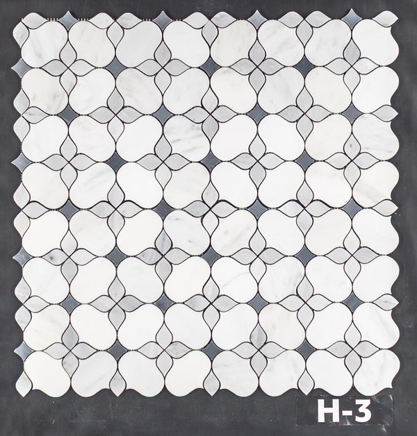 Silueta blanca perla con mosaico gris místico y Bardiglio Nuvolato pulido