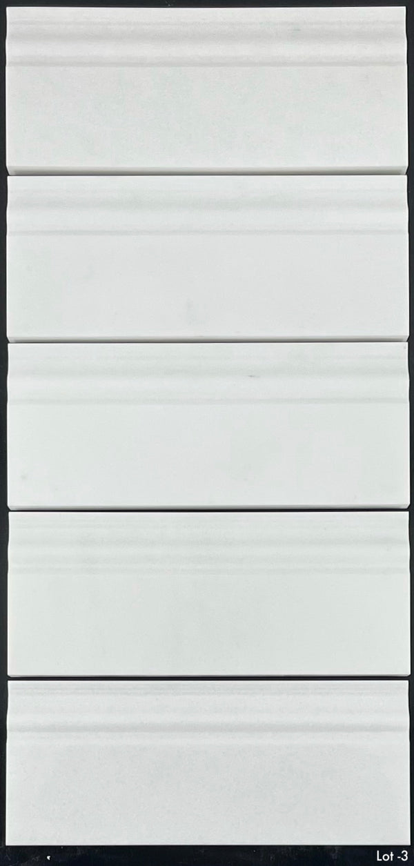 Moldura de base Thassos blanca perfeccionada
