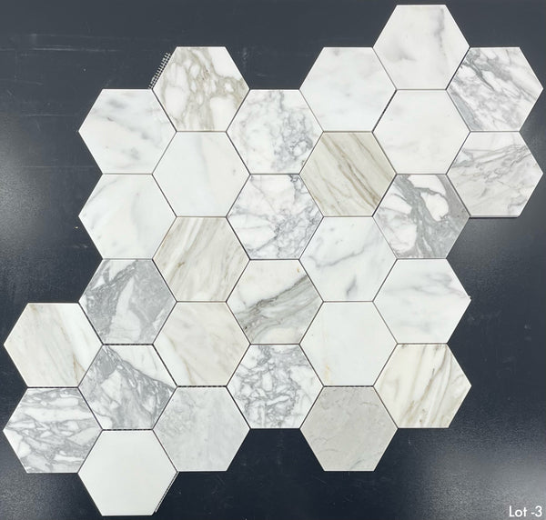 Mosaico hexagonal Calacatta Gold de 5" pulido