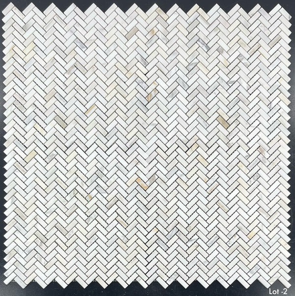Mosaico de microespiga de oro Calacatta pulido