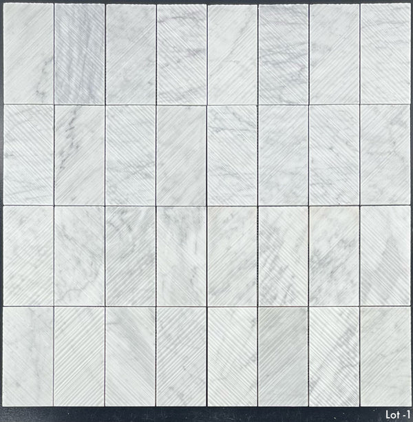 Mosaico de diamantes grabado Bianco Carrara pulido