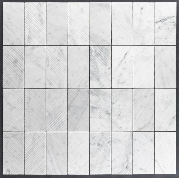 Mosaico de diamantes grabado Bianco Carrara pulido