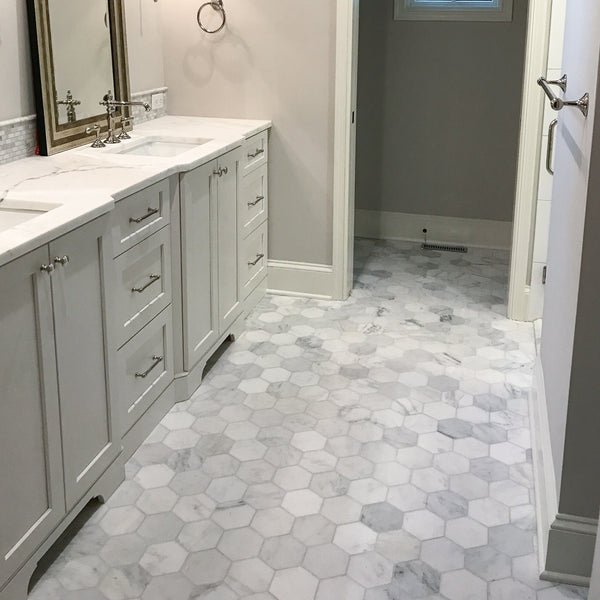 Mosaico hexagonal blanco perla de 5" pulido