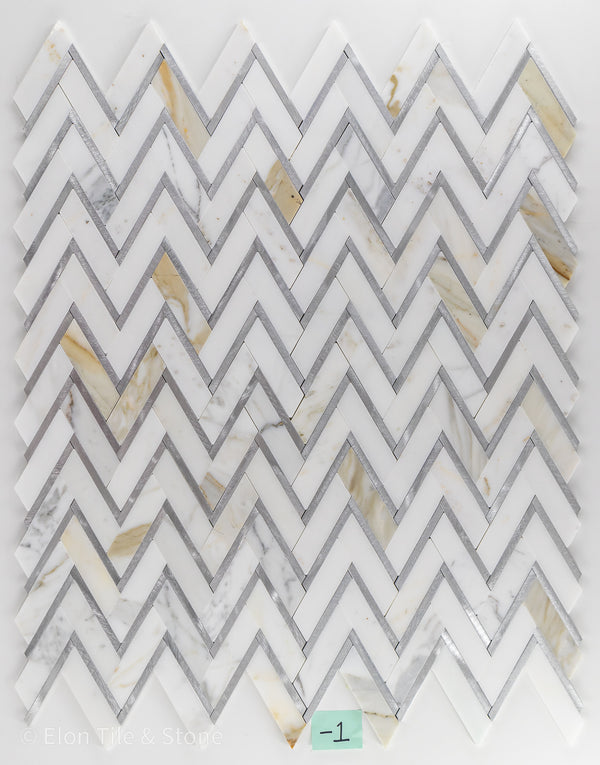 Calacatta Espiga Dorada con Mosaico de Aluminio Plata Pulido