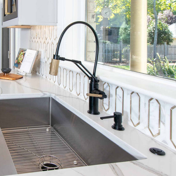 Calacatta with Gold Aluminum Picket Mosaic Polished - Elon Tile