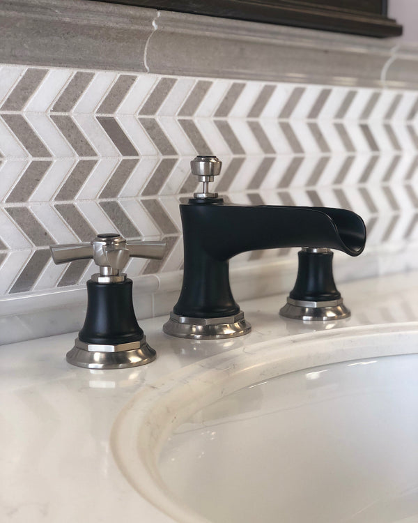 **STOCK LIMITADO** Thassos Petite Chevron blanco con mosaico Sand Dollar pulido