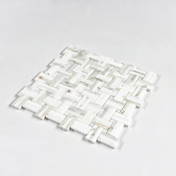 Calacatta Gold Tri-Weave con mosaico Calacatta Gold Dot de 3/8" pulido