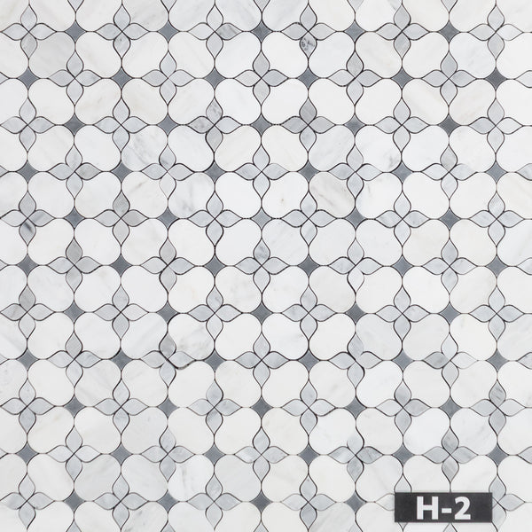 Silueta blanca perla con mosaico gris místico y Bardiglio Nuvolato pulido