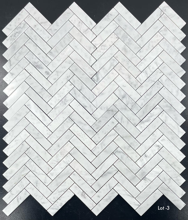 Bianco Carrara Mosaico en espiga de 1" x 4" pulido