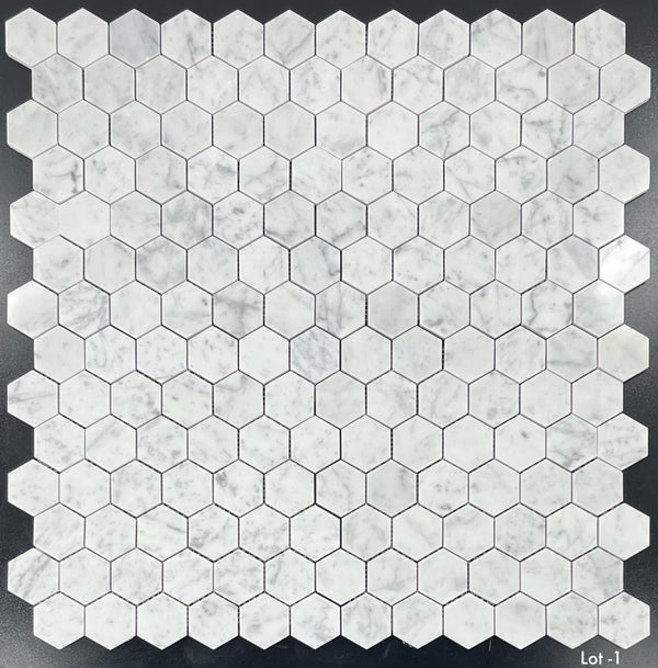 Mosaico hexagonal Bianco Carrara de 2" pulido