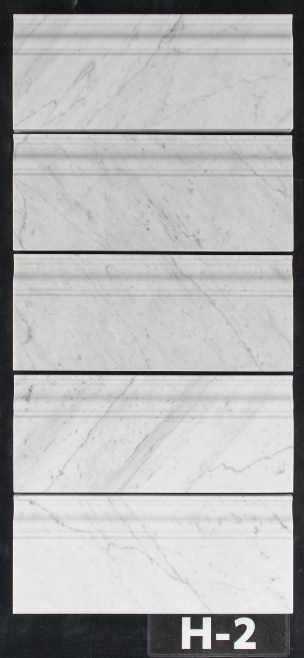Moldura de base Bianco Carrara perfeccionada