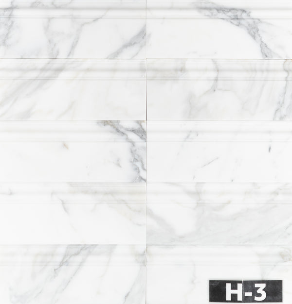 Moldura con base de oro Calacatta perfeccionada