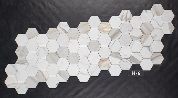 Mosaico hexagonal Calacatta Gold de 5" pulido