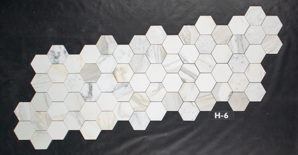 Mosaico hexagonal Calacatta Gold de 5" pulido