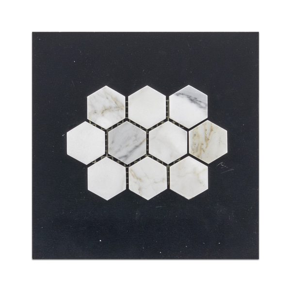 S102 - Tarjeta de muestra pulida con mosaico hexagonal Calacatta Gold de 1 1/4"