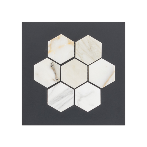 S103 - Tarjeta de muestra pulida con mosaico hexagonal Calacatta Gold de 2"