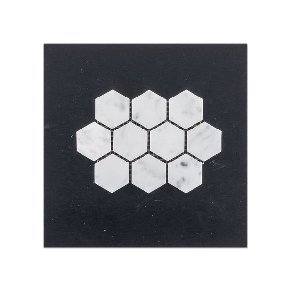 S92P - Bianco Carrara 1 1/4" Tarjeta de muestra pulida con mosaico hexagonal