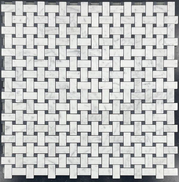 Tejido de cesta Bianco Carrara con mosaico de puntos negros de 3/8" pulido
