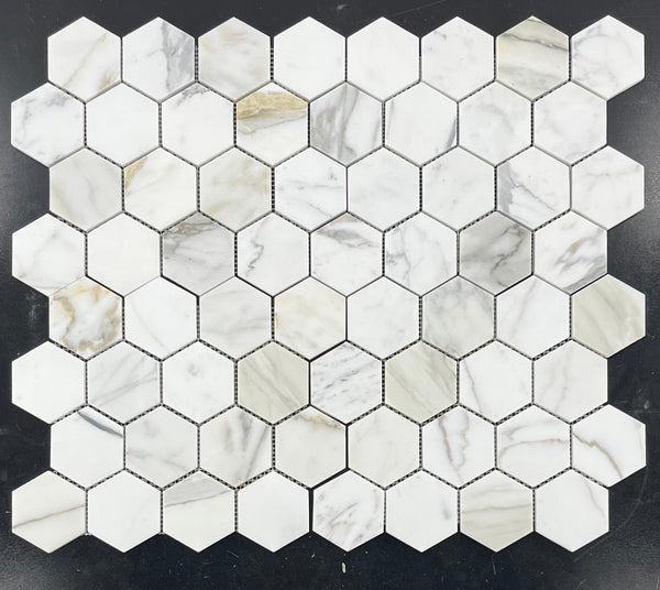 Mosaico hexagonal Calacatta Gold de 3" pulido