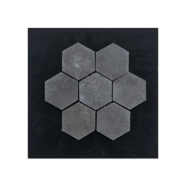 S110 - Tarjeta de muestra pulida con mosaico hexagonal de basalto gris de 2"