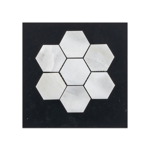 S112P - Tarjeta de muestra pulida con mosaico hexagonal blanco hielo de 2"
