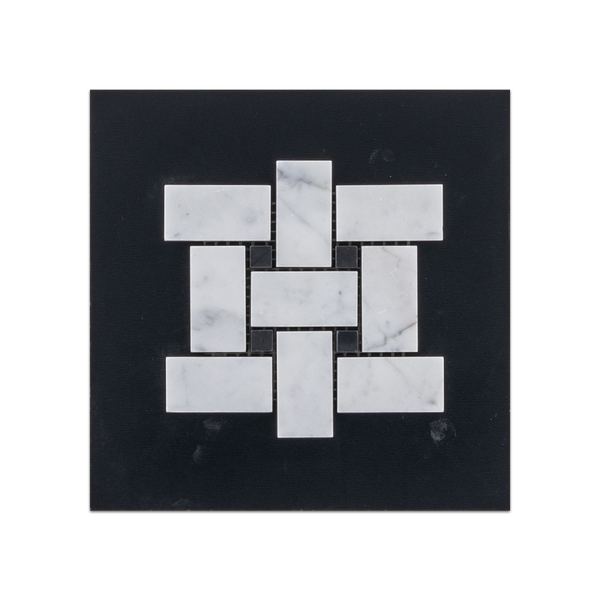 S32H - Tejido de cesta Bianco Carrara con tarjeta de muestra pulida con mosaico de puntos negro de 3/8"