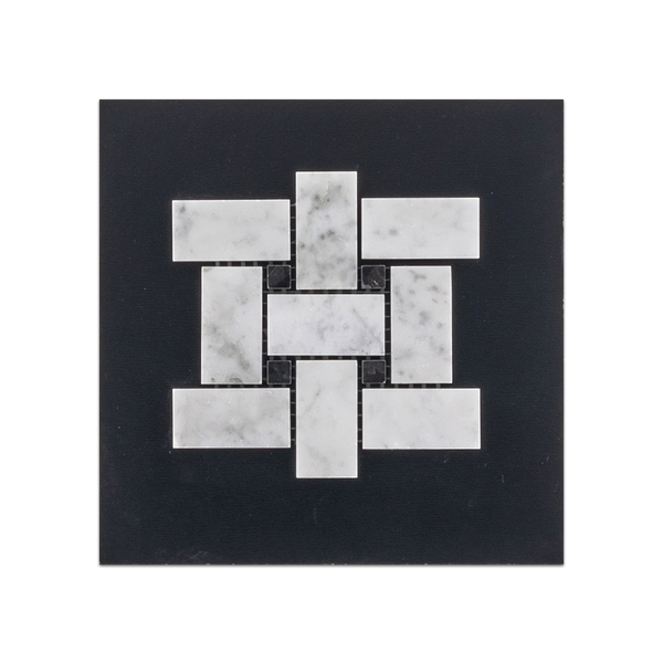 S32P - Tejido de cesta Bianco Carrara con tarjeta de muestra pulida con mosaico de puntos negro de 3/8"