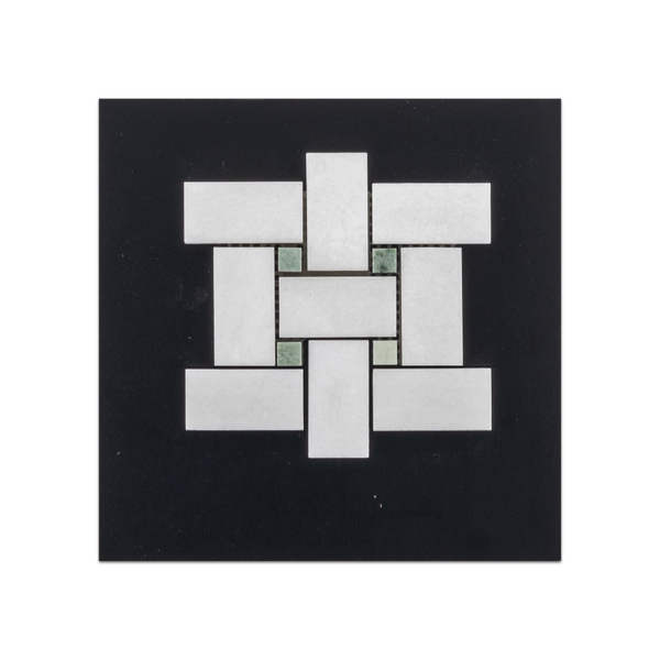 S53 - Tejido de cesta Thassos blanco con tarjeta de muestra pulida con mosaico de puntos verde Ming de 3/8"